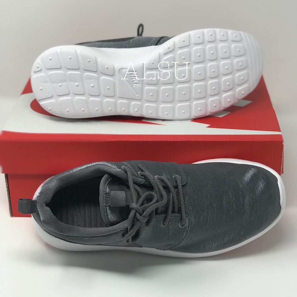NWT Nike Roshe One PRM Gunsmoke White W AUTHENTIC - Picture 4 of 8